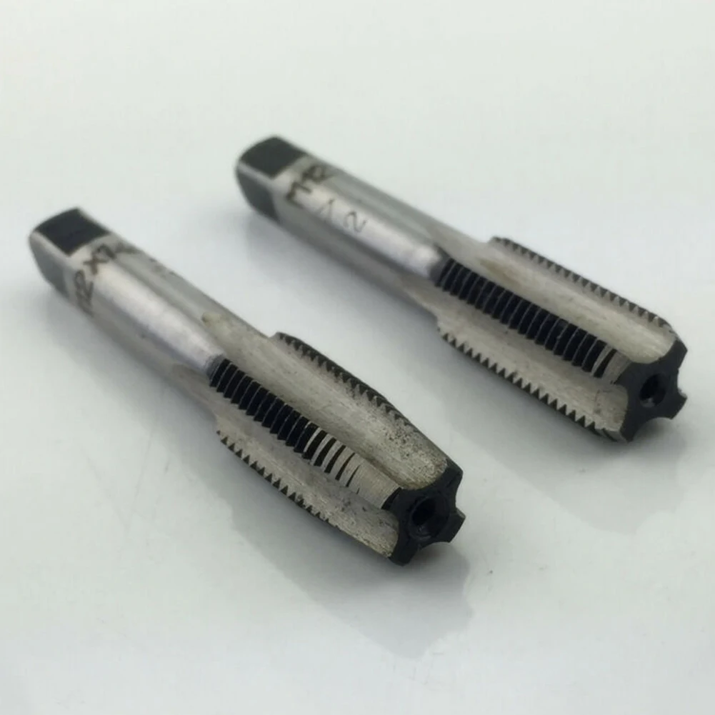 

Набор из 2 метрических конусов и метчиков из быстрорежущей стали 12 мм x 1 25 с правой резьбой, шаг 1 25 мм, предназначенный для профессиональных задач по металлу.