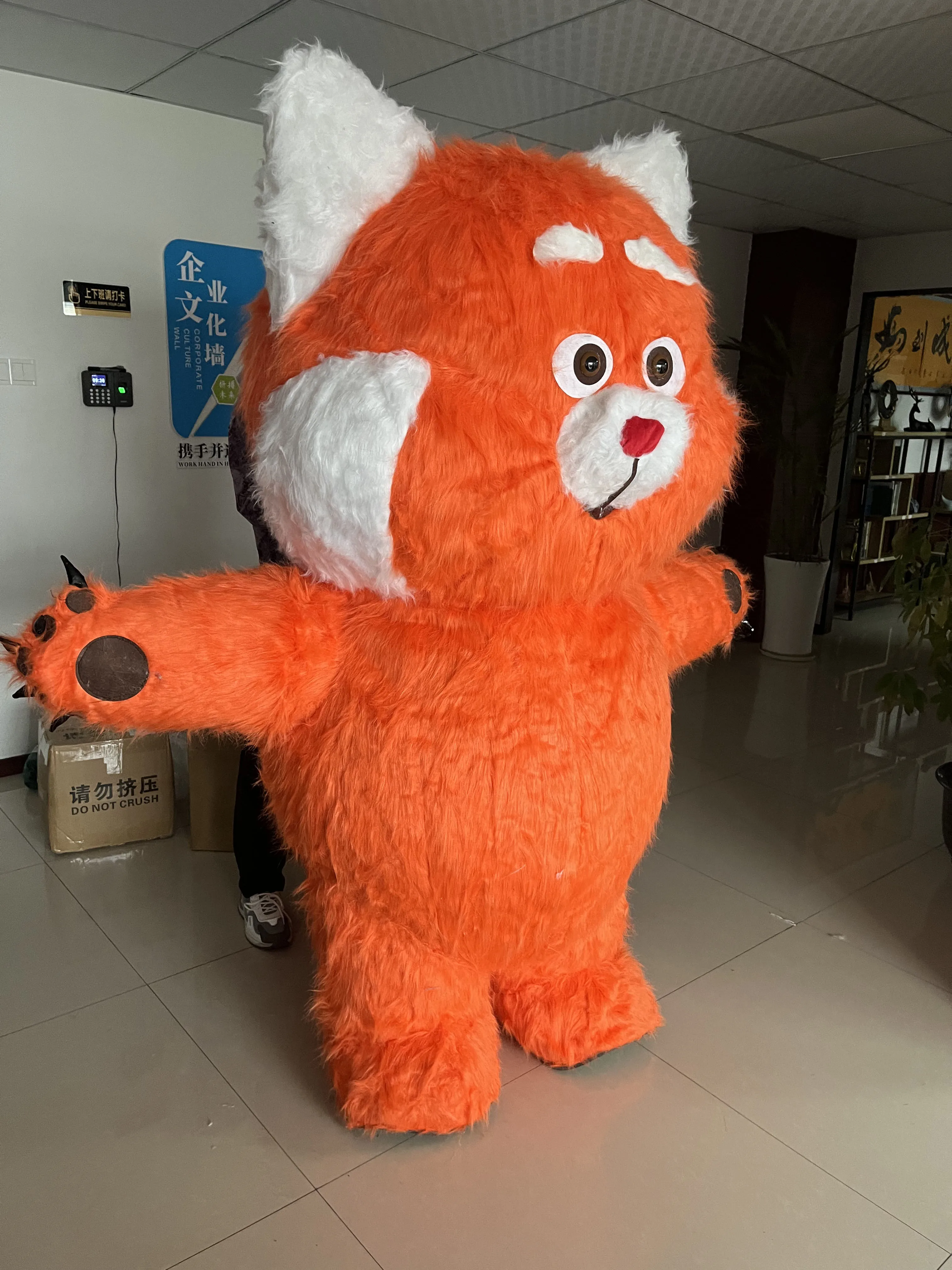 ชุดมาสคอตหมีแดงยักษ์ขนาด 2 เมตร/2.6 เมตร ชุดแฟนซีหมีแพนด้าสีส้มตลกๆ สำหรับงานปาร์ตี้คอสเพลย์  ไม่มีแบตเตอรี่