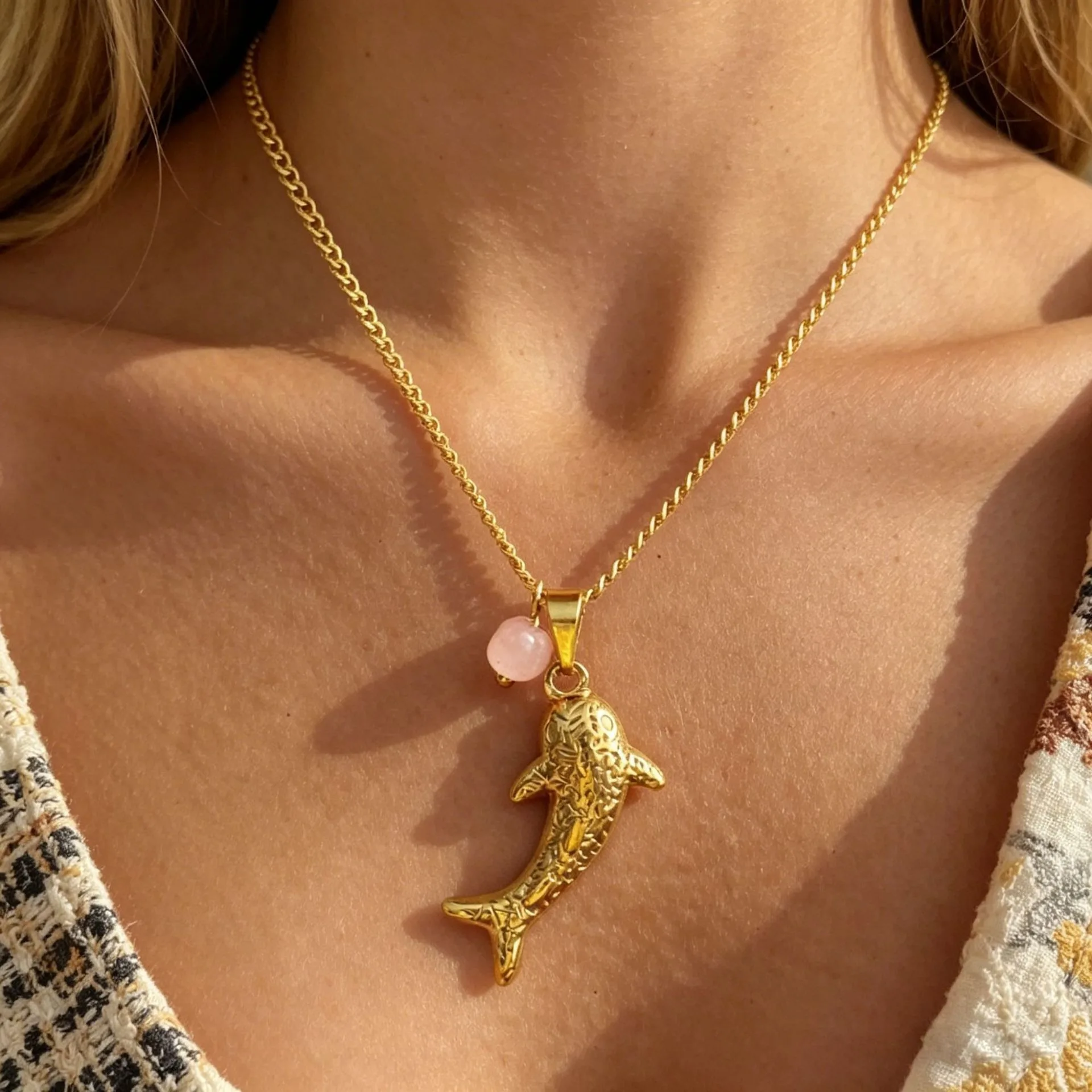 Collier pour femme avec pendentif requin personnalisé, tendance et original, cadeau idéal pour les mariages, les fiançailles et les fêtes