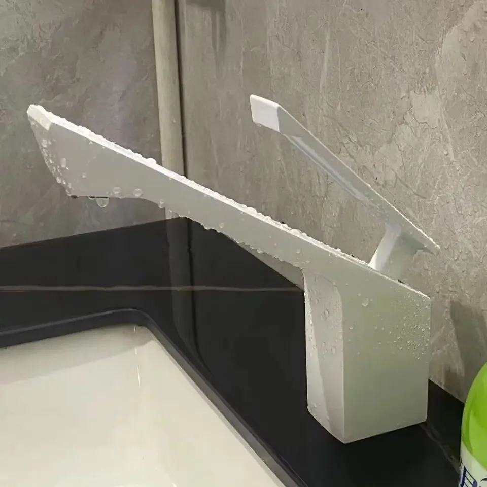 Gunmetal Gray Home Art Single Hole Faucet Hot And Cold Wash Basin Brass Creative Countertop Design for Kitchen Or Bathroom