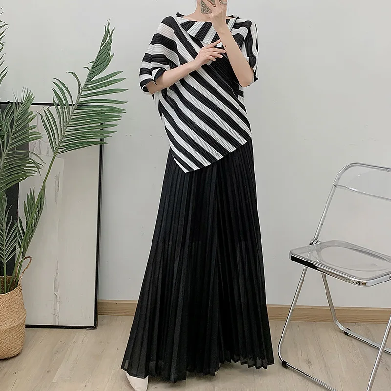 Miyake Pleated Irregular Stripe Top + Solid Color Loose Wide Leg Pants Two Piece Under Casual Peplum Women\'s Suit