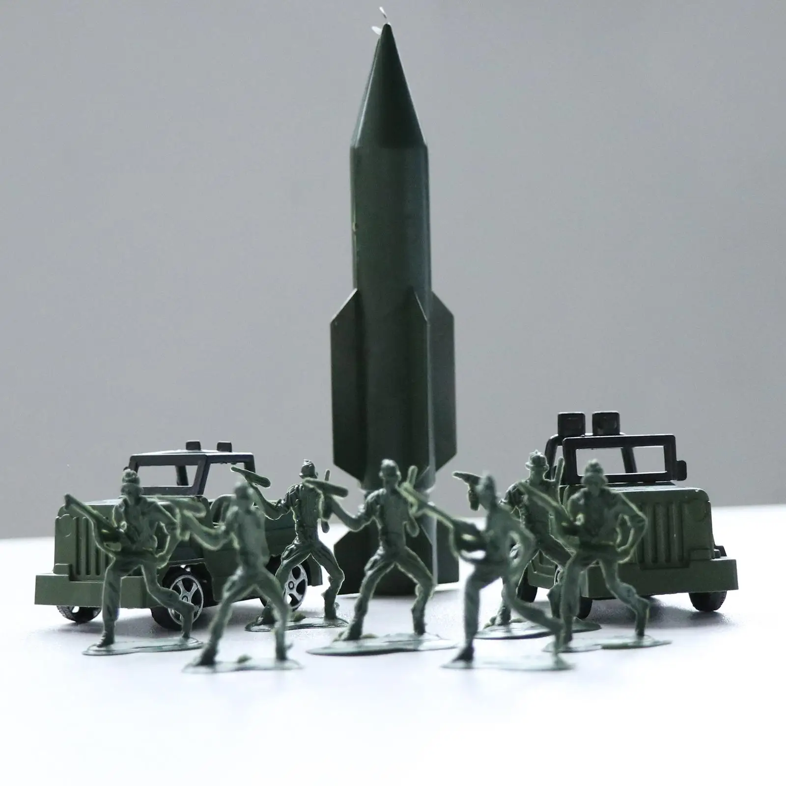 307 PCs Army Men Action Figures Army Toys, Playset,Toy Tanks, Warplanes, Station, Soldier Figures, Rocket, & Accessories