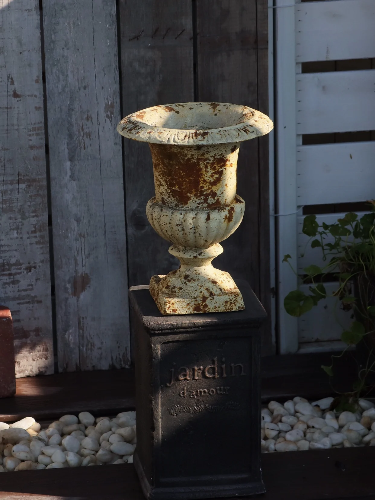 

Imitation cast iron rust wine glass flower pot desktop gardening grocery decorative ornament