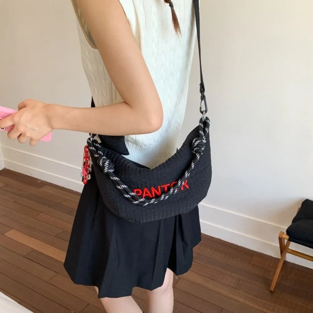 

Модная корейская сумка через плечо с буквенным принтом, стильная универсальная сумка-хобо через плечо, регулируемый ремень на молнии, женская сумка