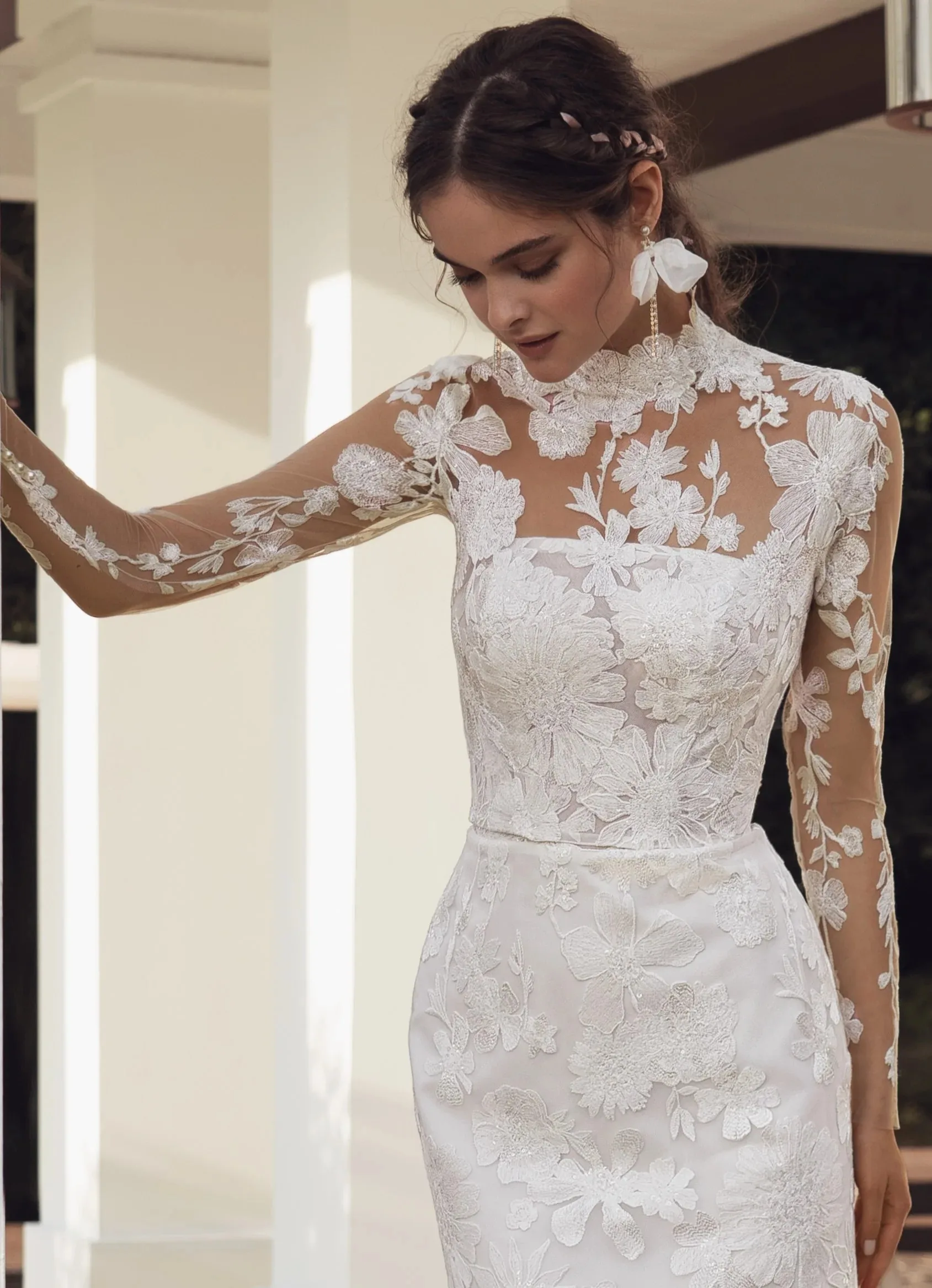 Graceful Bridal Top Bolero High Neck Long Sleeves Lace Applique Pearl Buttons Bride Shrug Wraps Customized Formal Wedding Jacket