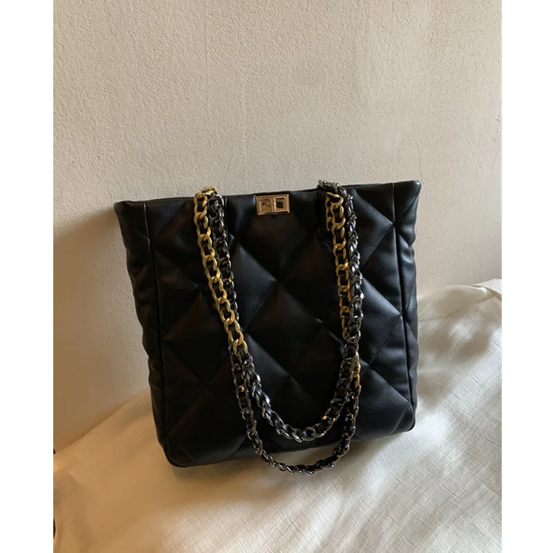 Featuring a unique and luxurious South Wind Tote Bag for Women with Large Capacity Autumn/Winter Commuting Chain Shoulder Bag