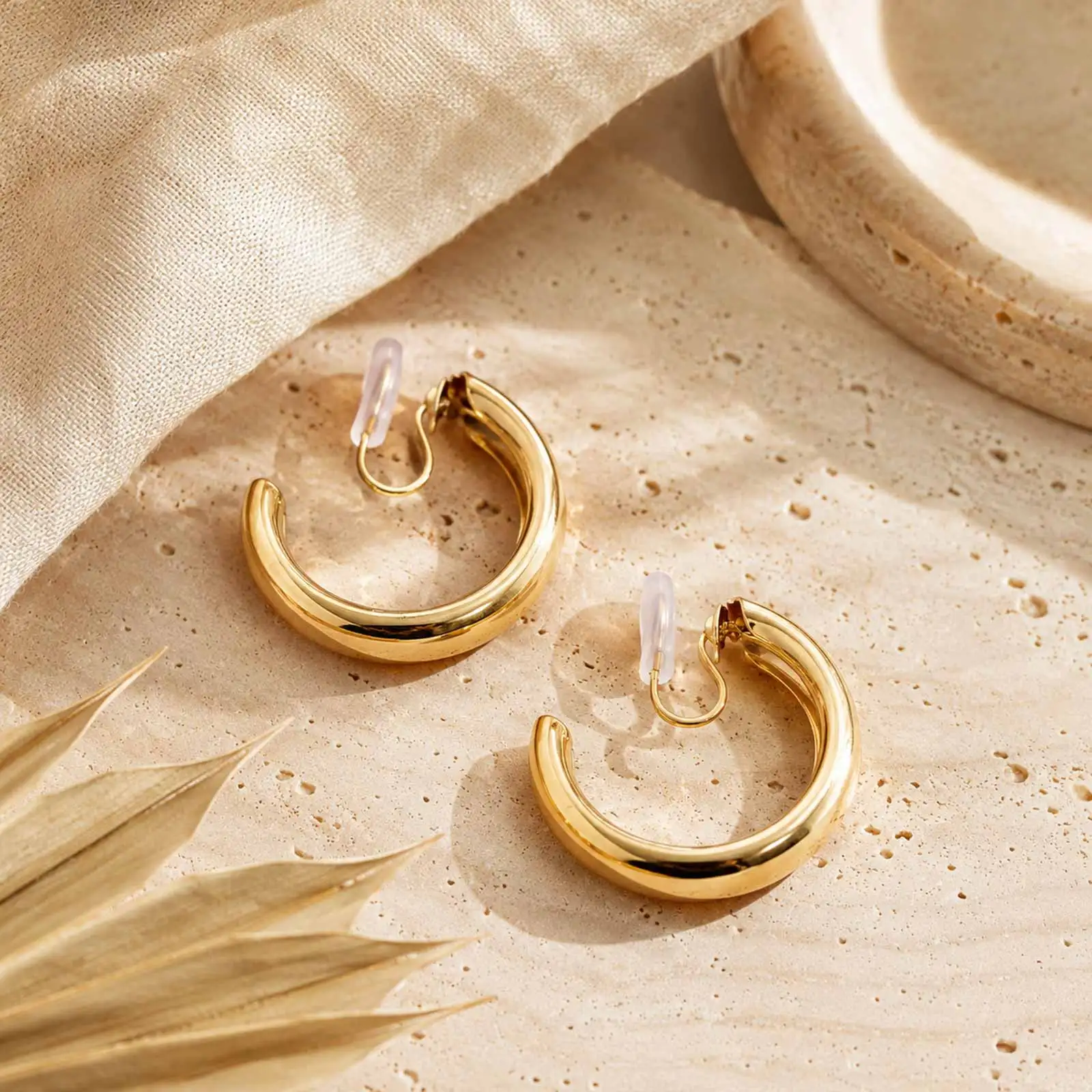 Smooth 18k Gold Plated Ear Cuffs For Women, Metal 1pair No Piercing Clip On Earrings, Daily Jewelry Gift For Girls