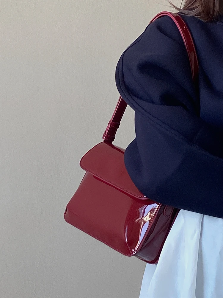 Women One Shoulder Bag Vintage Wine Red Patent Leather 2022 New Fashion Underarm Bag All-match Messenger Bags