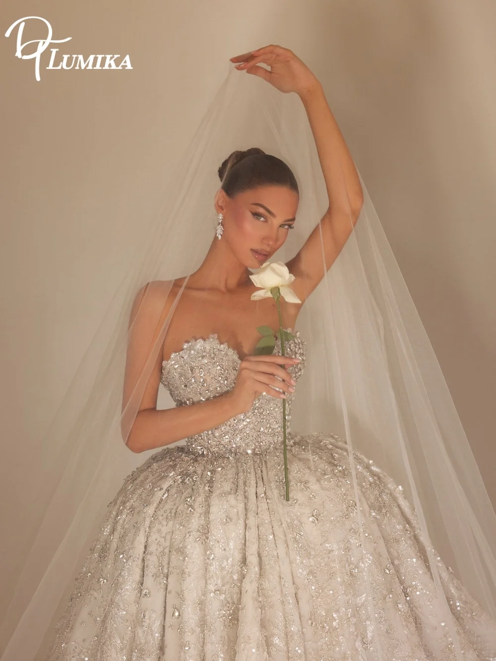 

Luxury Strapless Ball Gown Wedding Dress Exquisite 3D Appliques Glitter Pearls Beading Bridal Gown For Bride Vestido De Novia