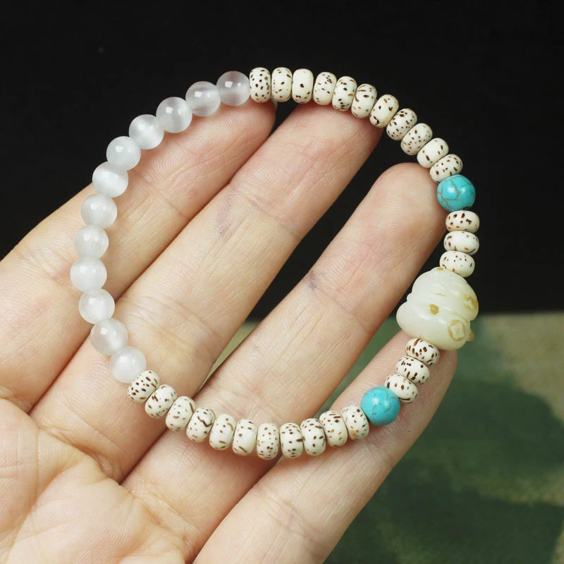 

Star Moon Bodhi Bead Bracelet with White Jade Cat Design - Forest Style Buddhist Prayer Beads and Decorative Accessories