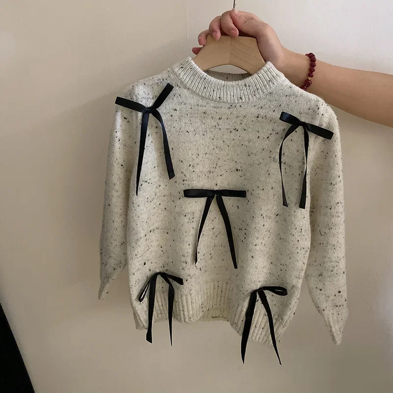 النسخة الكورية من سترة رمادية محبوكة بفيونكة للفتيات الصغيرات نمط جديد لخريف موضة جديدة لملابس الأطفال