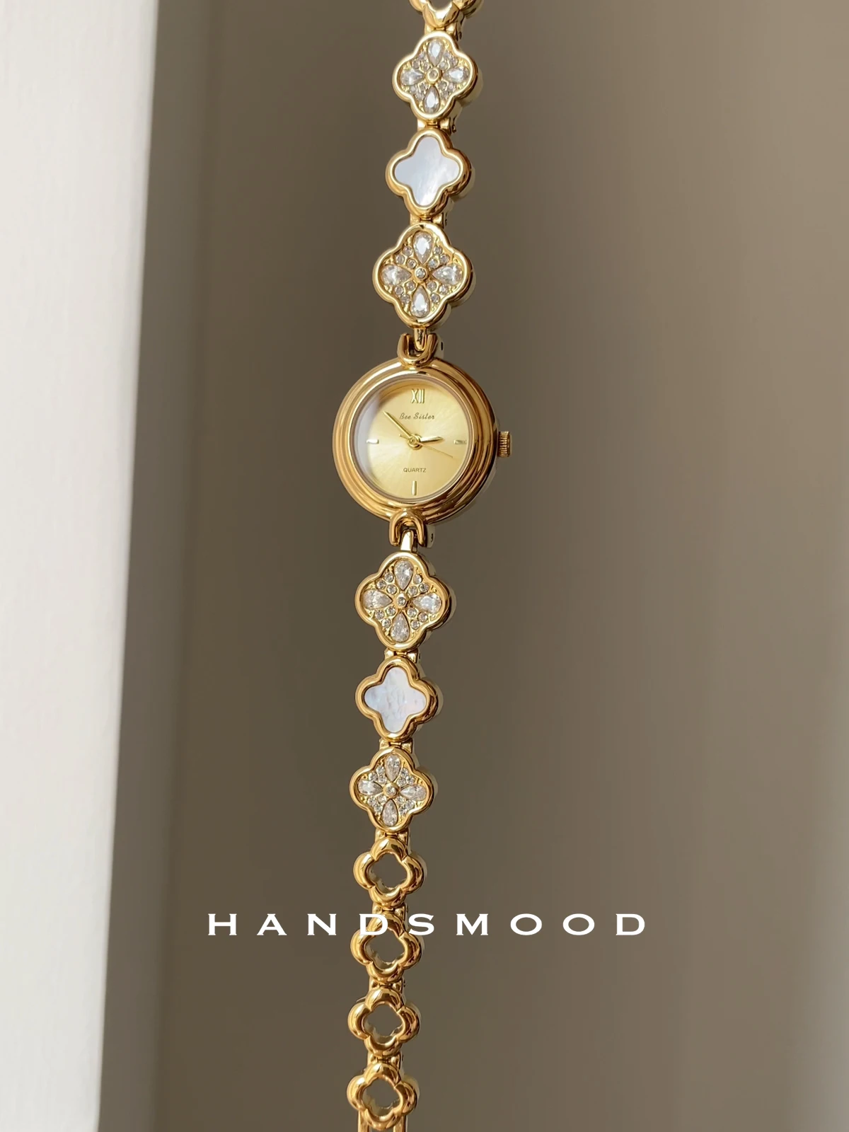 Montre à quartz pour femmes, mode française exquise, design de tempérament, sélection haut de gamme, cadeau pour femmes, accessoires