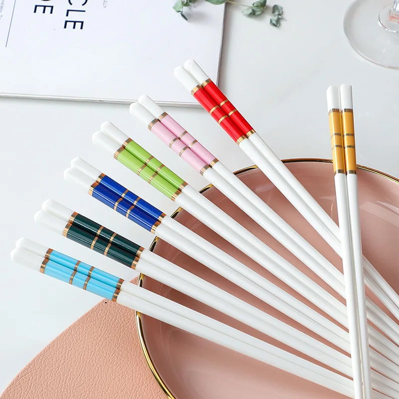 

6pcs/ Nordic creative household ceramic chopsticks are easy to clean, resistant to high temperature and not moldy.