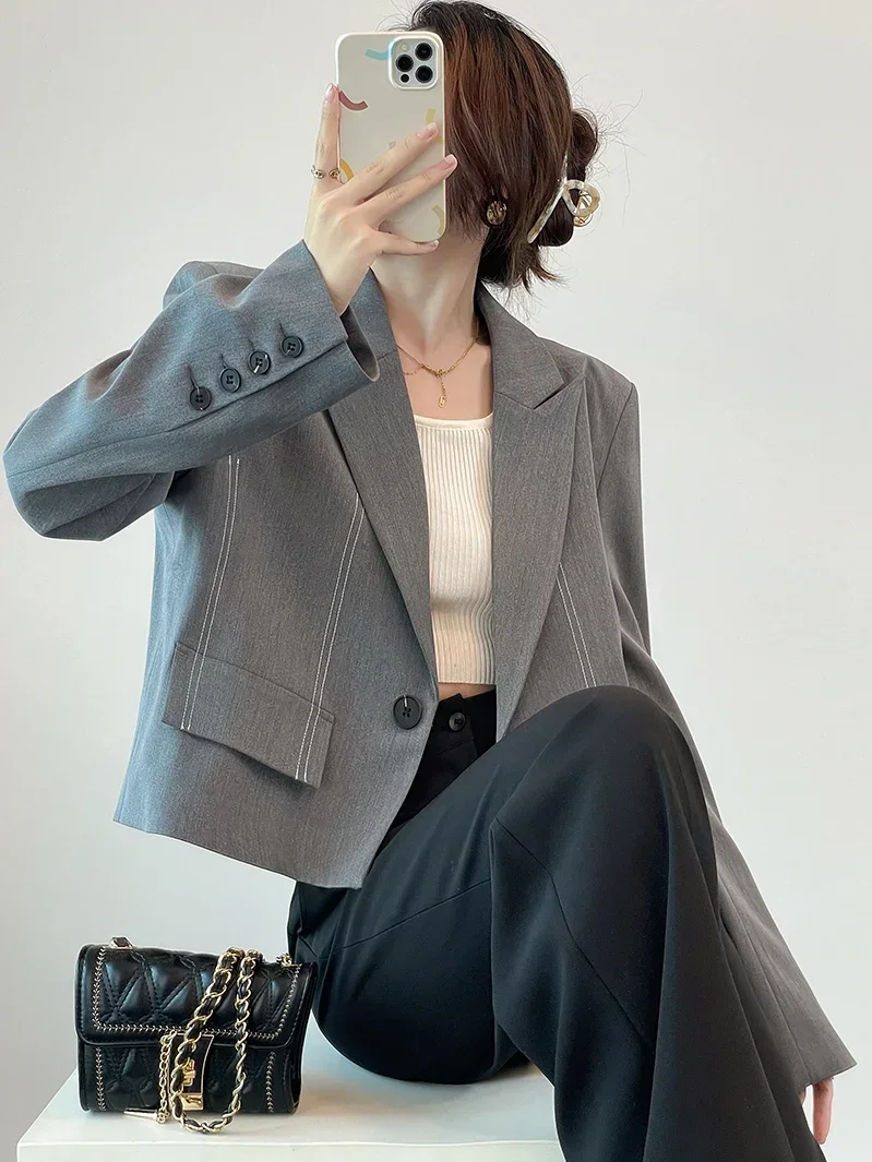 Blazer français à manches courtes pour femmes, manteau de tempérament de la mode, haut adt décontracté, blazer monochrome polyvalent, tendance printemps et été 2023