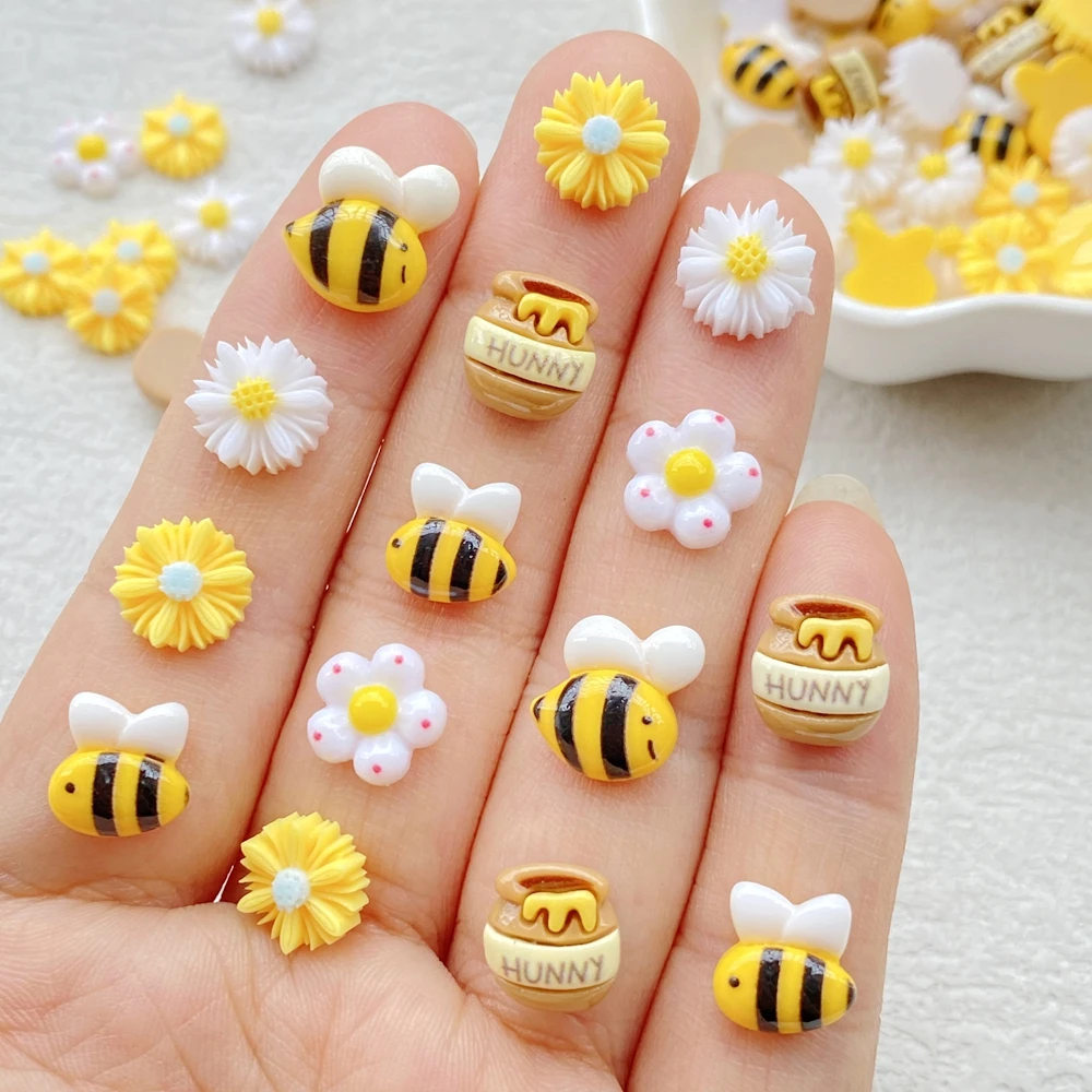 50 Stück niedliche Mini-Cartoon-Bienen aus Kunstharz, kleine Blumen, Chrysanthemen, Kunstnägel mit flacher Rückseite, DIY-Scrapbook-Dekoration, Schmuck, Bastelarbeiten – Detail 3