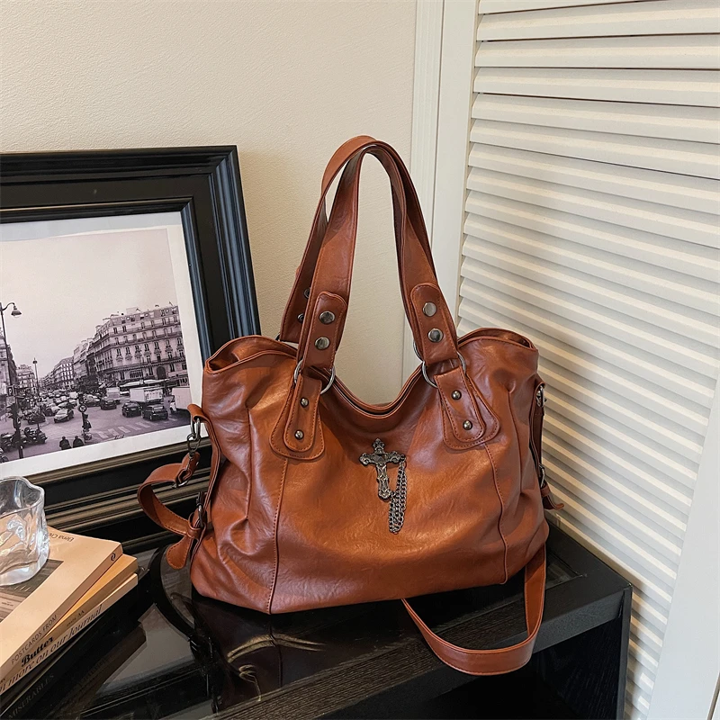 

Женская сумка через плечо в стиле ретро Y2K из искусственной кожи с заклепками, вместительная, с регулируемым ремнем, многофункциональная сумка-кроссбоди для поездок на работу