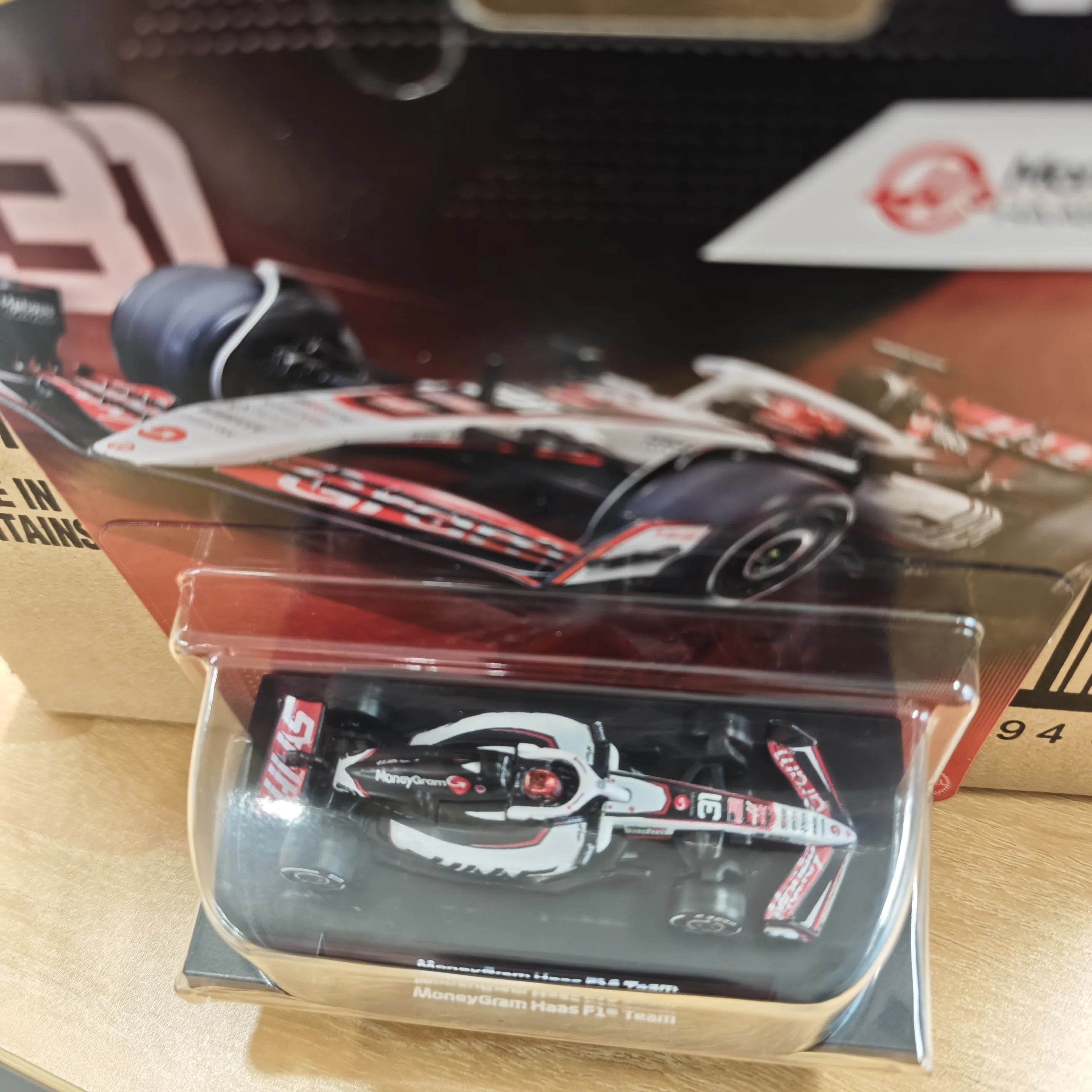 نموذج سيارة سباق Hot Wheels Premium 2025 F1 الجديد MoneyGram Haas # 31 F1 Team Alloy 1:64 Diecast Model لعبة مركبة قابلة للجمع #3