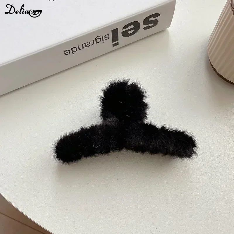 Spring Winter Faux Fur Hair Claw Elegant Acrylic Hairpins Plush Hair Clip Barrette Crab Headwear for Women Girl Hair Accessories