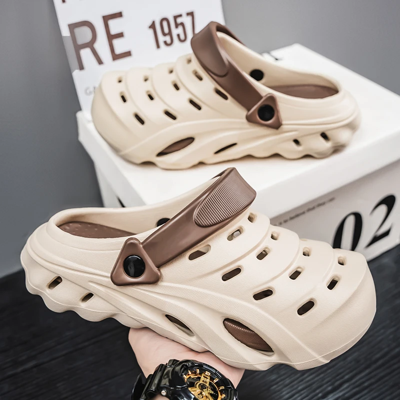 

Men Garden Slippers Home Men Clogs Slippers 2025 Fashion Women Slippers New Summer Slippers Outdoor Beach Slippers Classic Soft