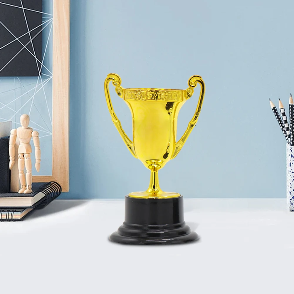 Mini Trofea dla Dzieci Plastikowe Złote Małe Puchary Trofeowe Złote Trofea za Zawody Uczestnicznościowe na Upominki na Przyjęcia Rekwizyty Nagrody