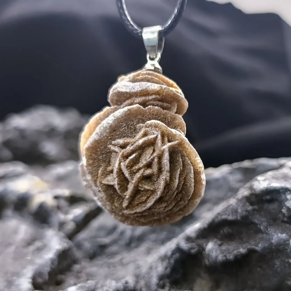 Natural Moroccan Desert Rose Stone Pendant Necklace Irregular Raw Stone Gem Mineral Specimen Necklace Men Women DIY Jewelry Gift