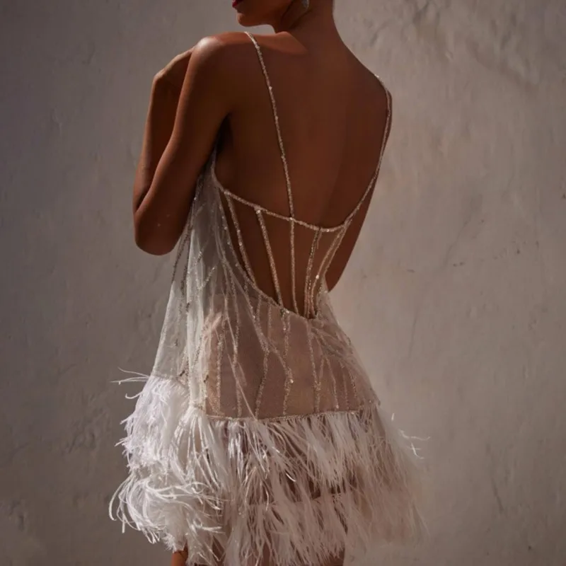 女性のエレガントなスリムスパンコールフェザータッセルメッシュミニドレスセクシーな透明バックレススパゲッティストラップイブニングパーティーキャミソールドレス