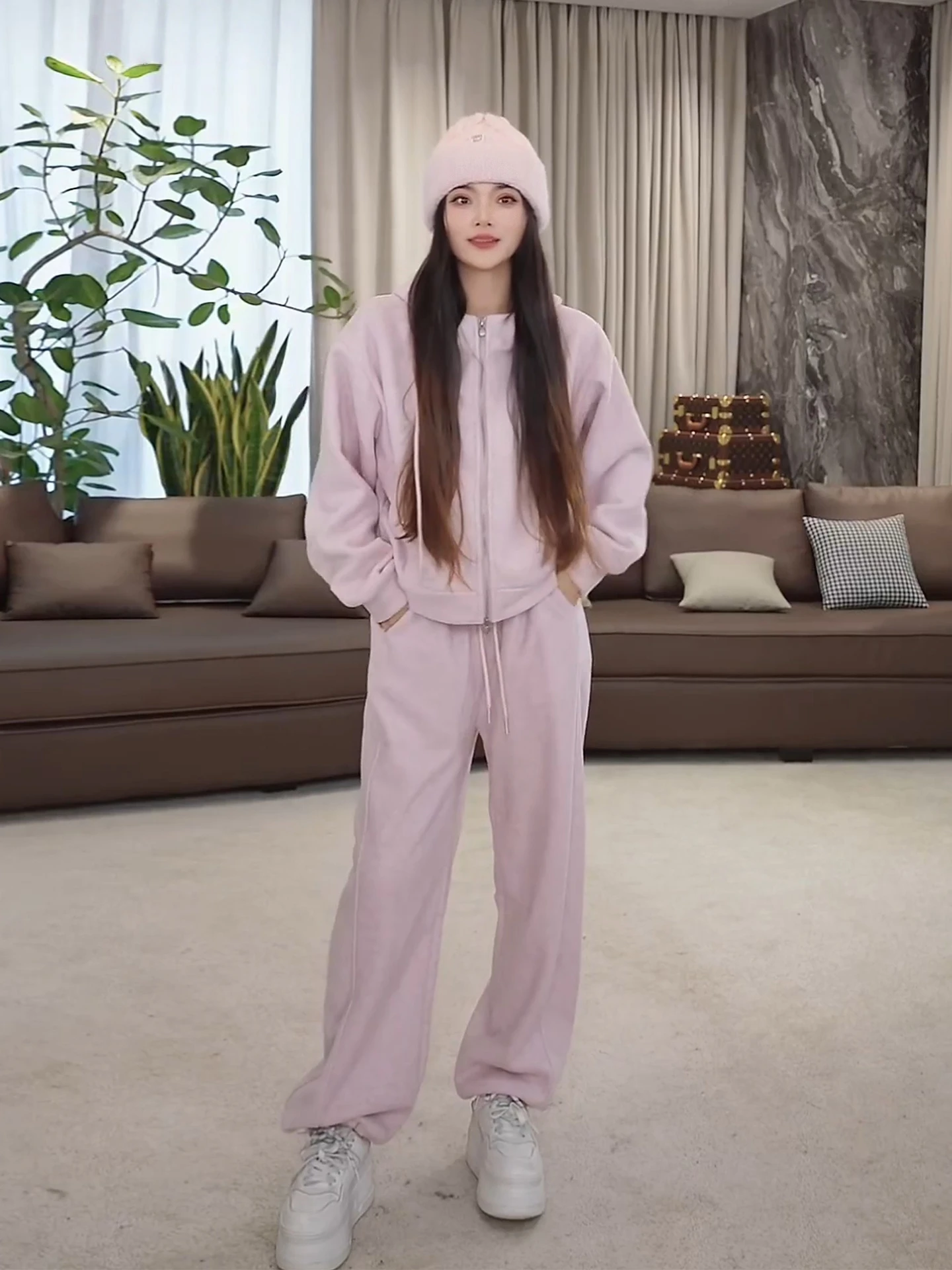 

Теплый флисовый худи с капюшоном и повседневные брюки: модный осенне-зимний комплект для женщин, универсальная удобная уличная одежда