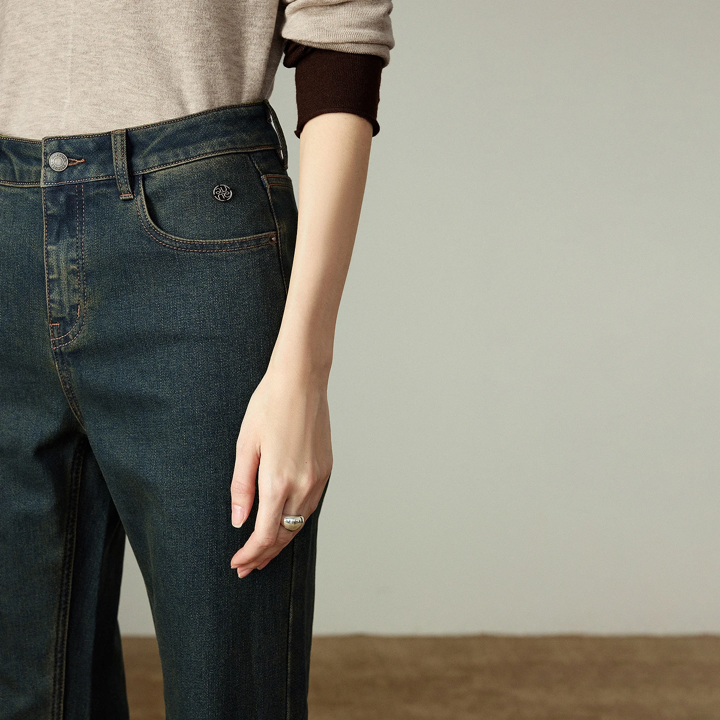 TOYOUTH جينز نسائي مطاطي 2025 شتاء جديد متوهج قليلا منتصف منخفضة الخصر سليم المناسب التخسيس الدافئة الصوف مبطن السراويل الطويلة #4