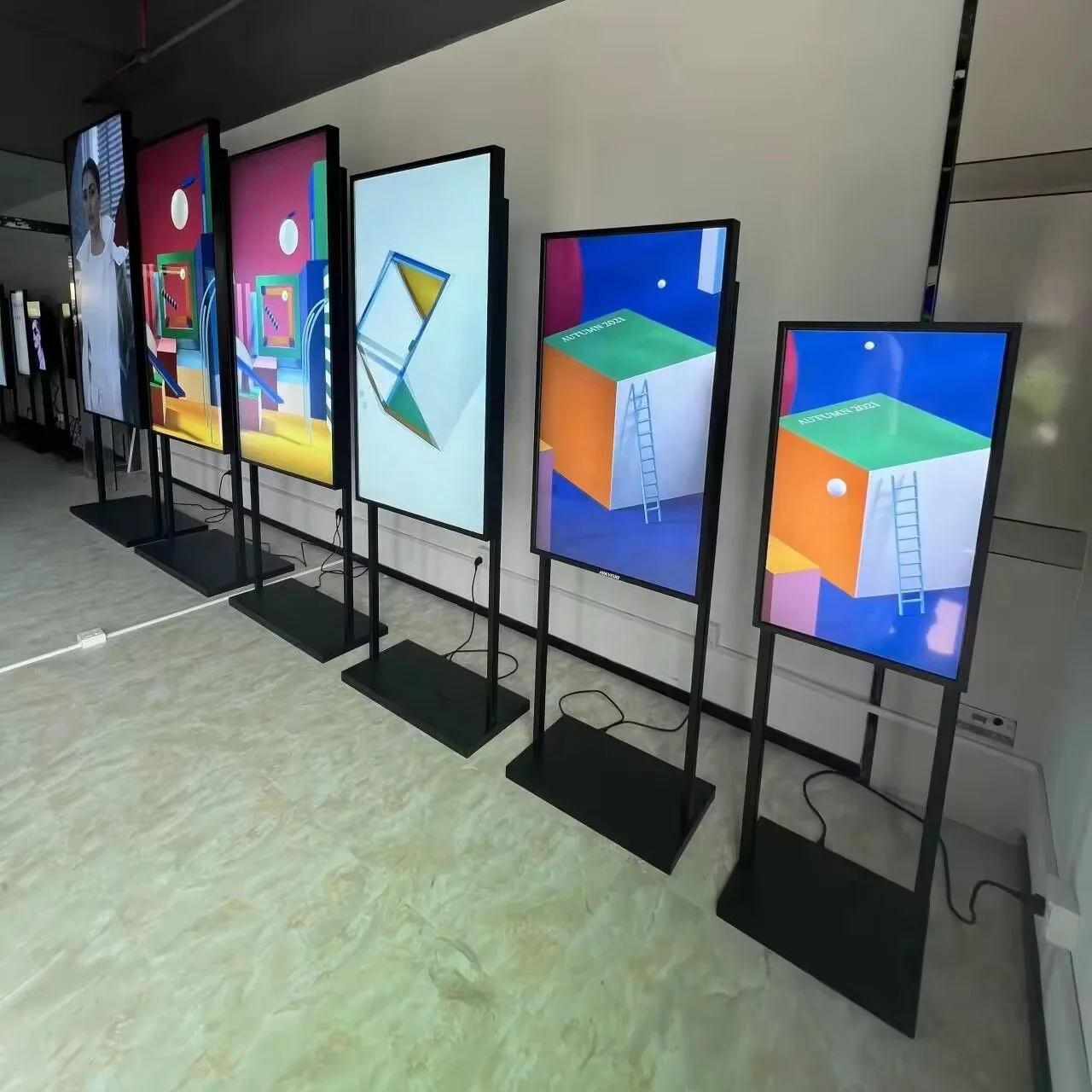 Рисунок 5 - Высокая яркость, 2500 нит, подвесной