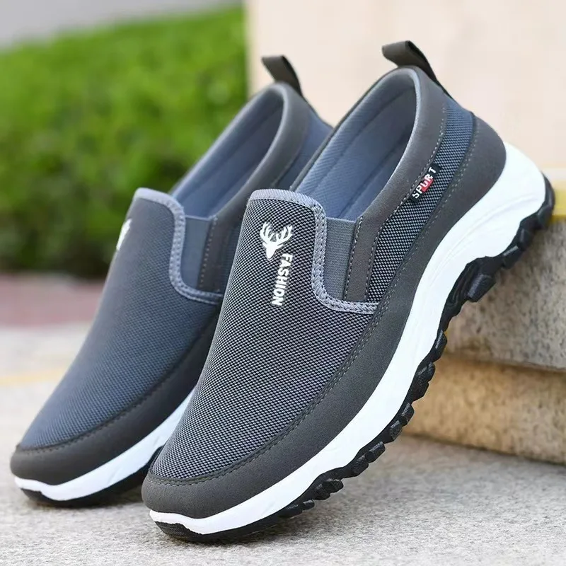 Sepatu pantofel olahraga pria, sneaker divulkanisir anti slip sol empuk warna solid nyaman untuk berkendara air