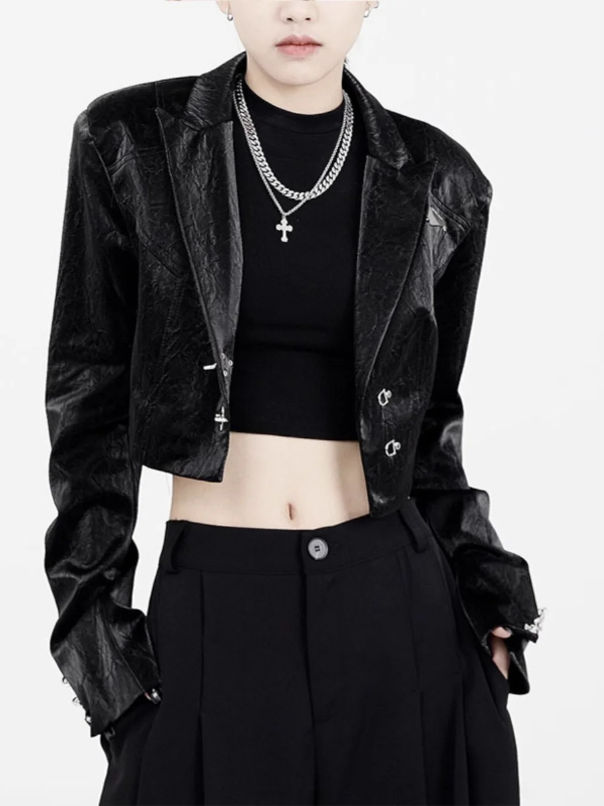 

Кожаная куртка Bla из искусственной кожи для женщин, новая модель 2026 года, с воротником-стойкой, в стиле мотоциклетной, приталенная, с высокой талией и пуговицами