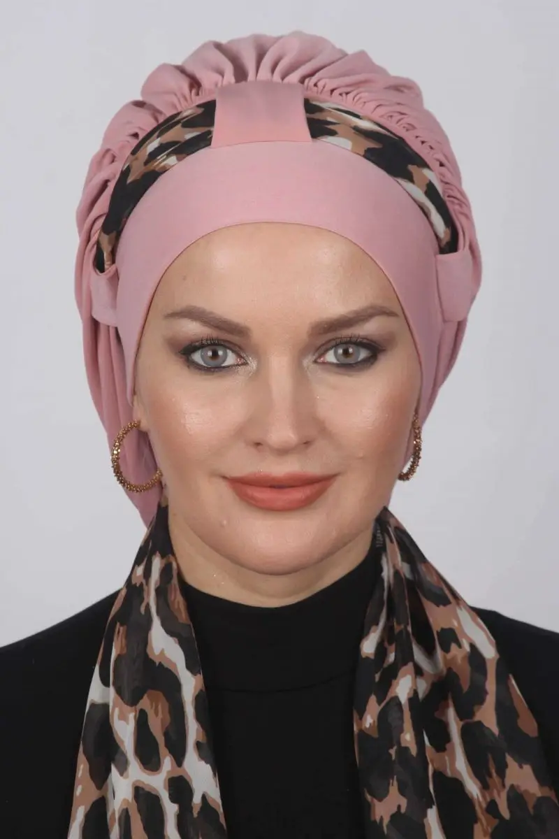 Lenço de leopardo drapeado em pó