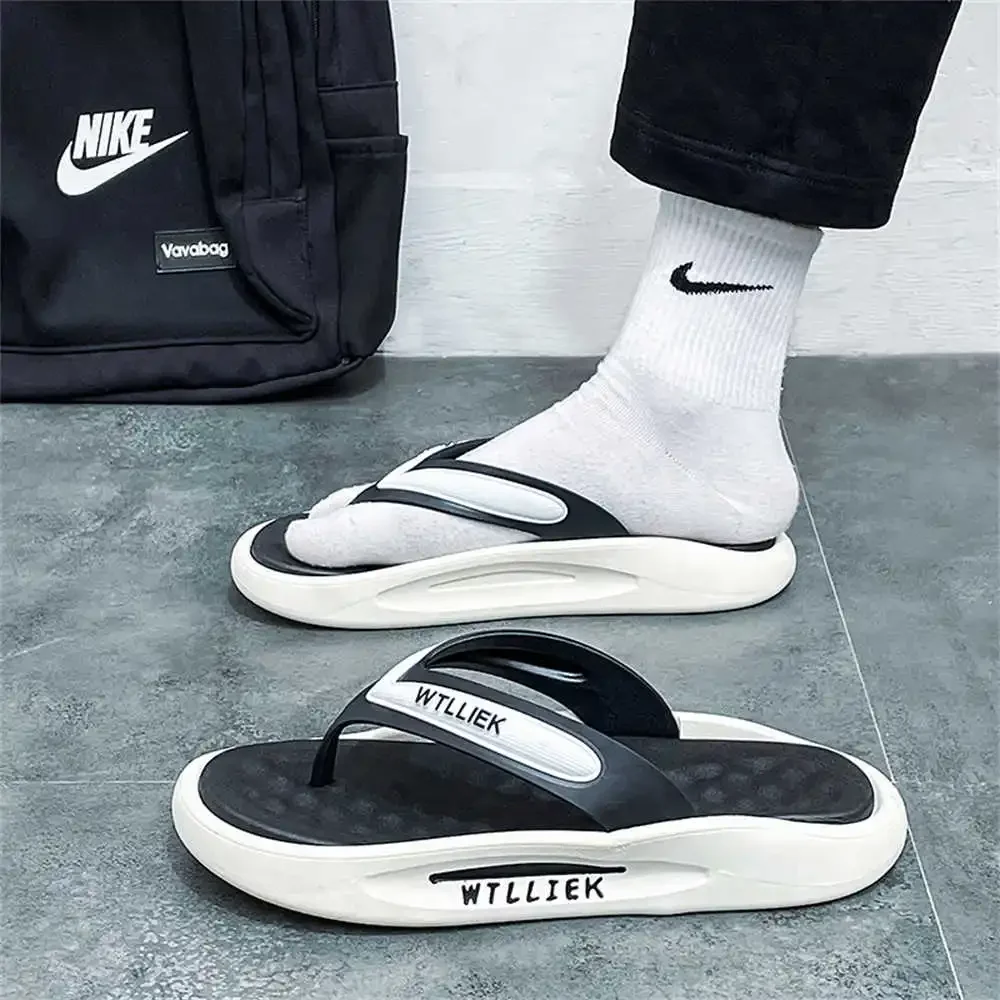 Sapatilhas mocassim casuais masculinas, calçados esportivos, tênis de banho, chinelos interiores bonitos, sandálias douradas, designer, altura-chave, 2024