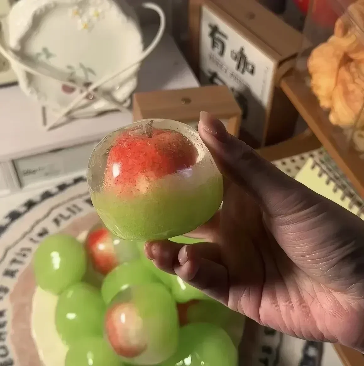 ASMR Pfirsich-Slushy Quetschspielzeug, durchscheinend rosa Stressball, Jelly Mochi Squeeze Toy für Angstzustände, ADHS, niedliches Schreibtisch-Fidget-Geschenk – Detail 8