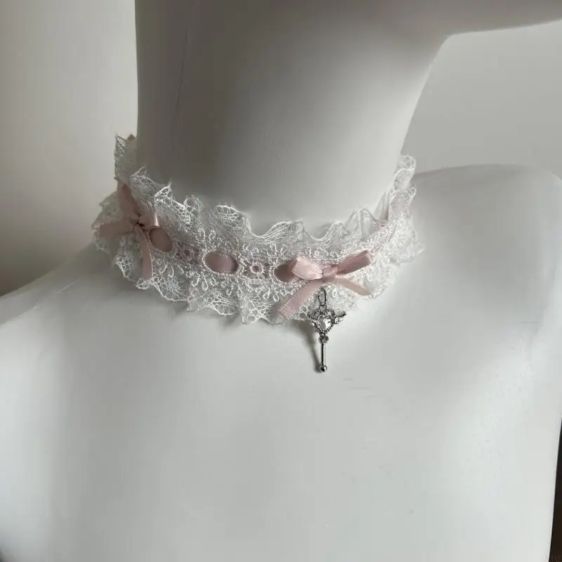 Y3ne Lace Bowknot Choker Lace Lace กับหัวใจวิงคีย์จี้สำหรับผู้หญิงฮัลโลวีนทุกวันและชุดรูปแบบคอสเพลย์