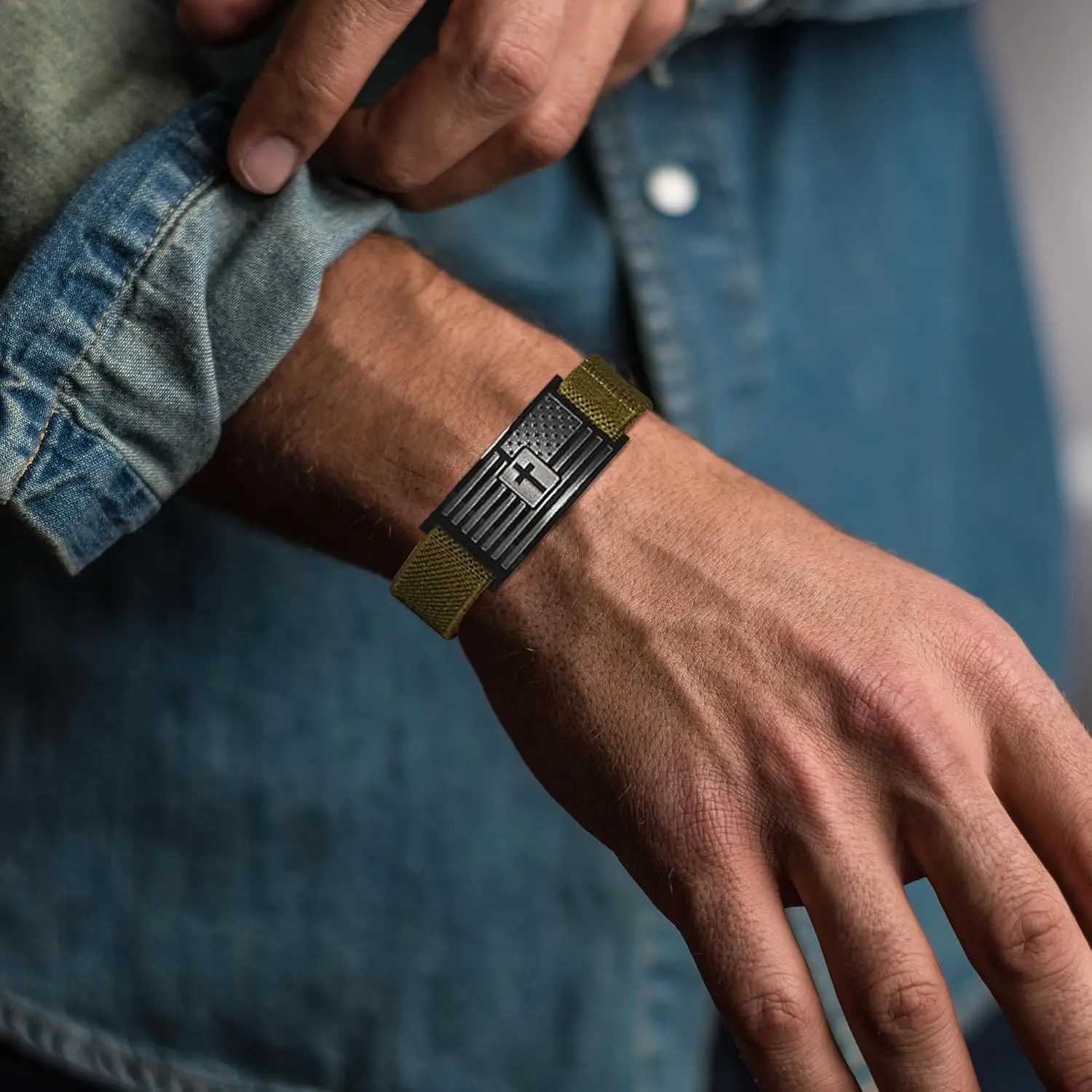 أساور آية الكتاب المقدس المتقاطعة بعلم أمريكي للرجال، مجوهرات بحزام مطاطي أخضر عسكري هدايا مسيحية للأولاد في سن المراهقة #2