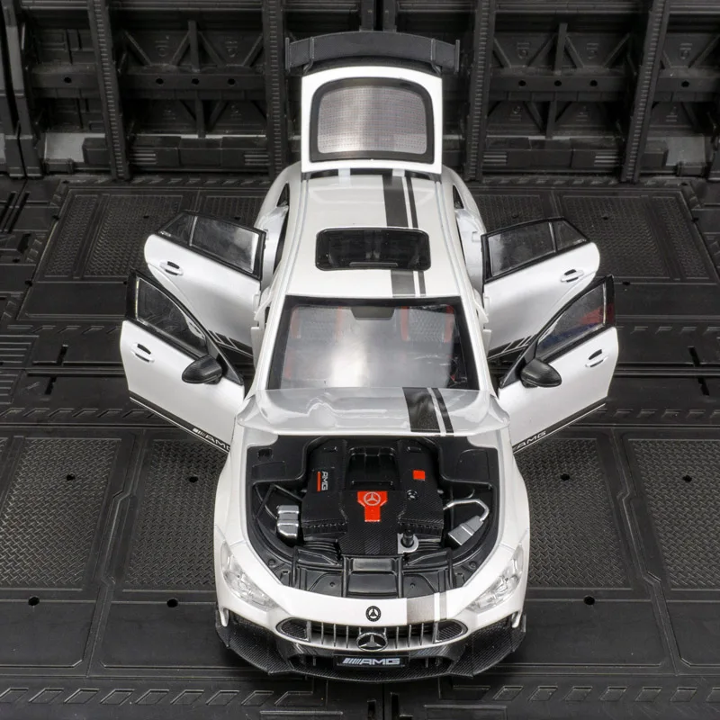 1:24 Mercedes-Benz GT63 Legierungsautomodell, Ornamente, Kollektion, akusto-optisch, zurückziehbare Spielzeugtüren und Motorhaube, Kofferraum kann geöffnet werden.