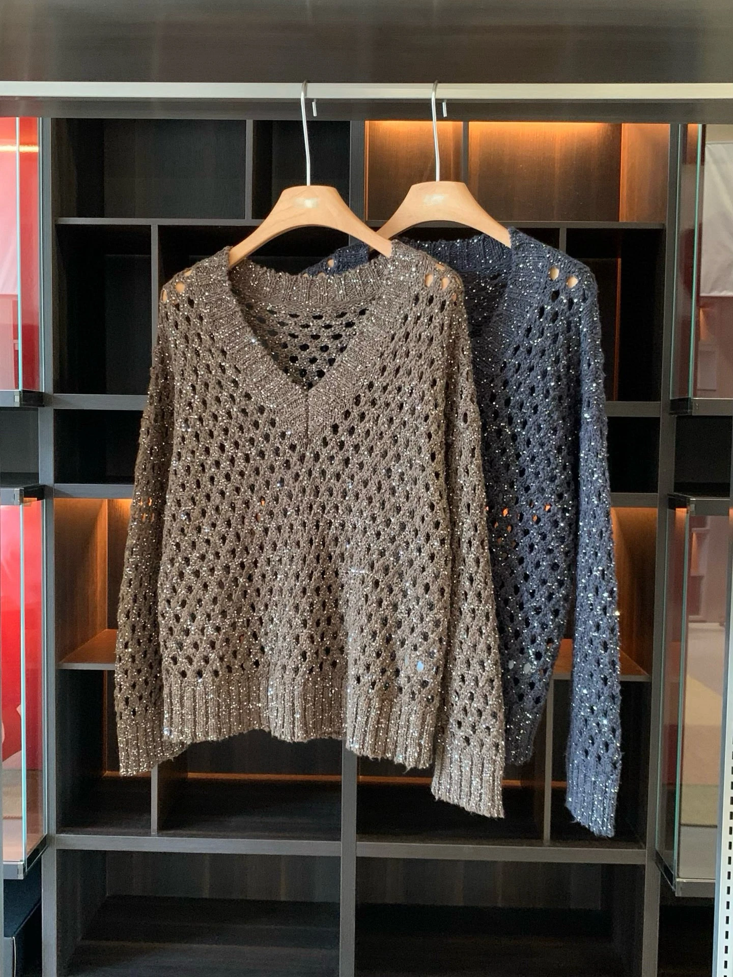 

Autumn Winter Women's V-ne Knitted Sweater Embroidered iny Beads Hooked Flower Lace Hollow out Silk Linen Yarn