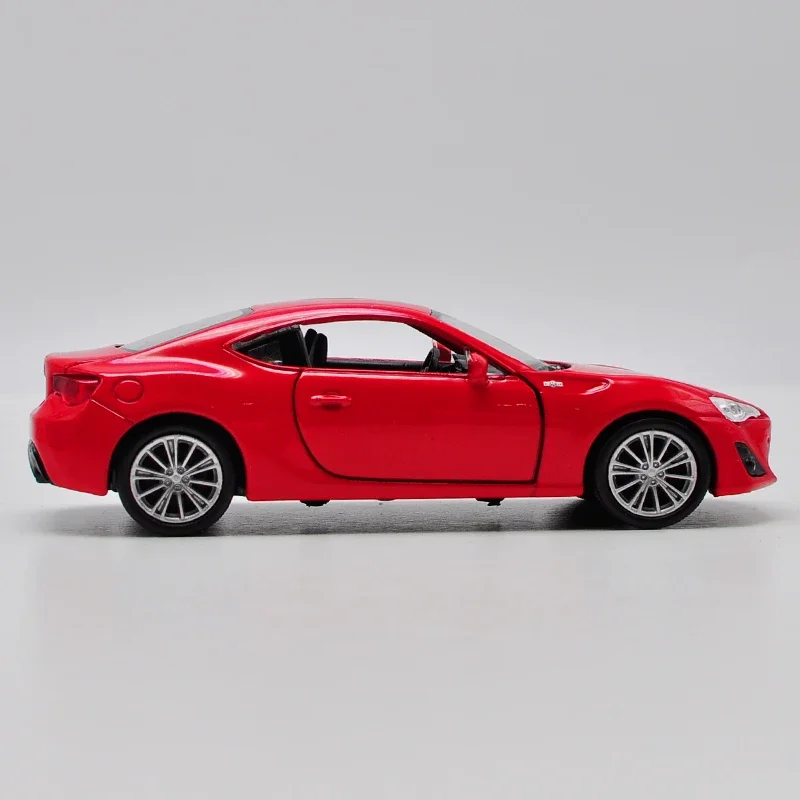 WELLY 1:36 TOYOTA 86 Alloy Car Model High Simulation Diecast Metal Toy Vehicles Car Model Door Can Open Collection Children Gift