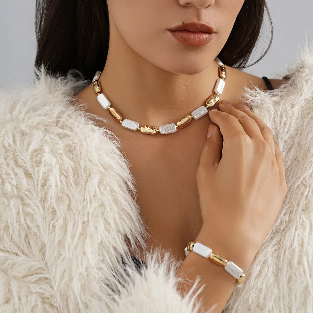 

Women's Metal Sea Pearl Necklace, Square Geometric Collar, Simple and Stylish Punk Style Jewelry Set