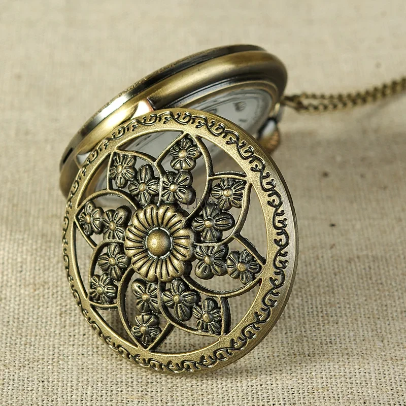 *New Fashion Vintage Multiple Floral Hollowed Out Designs Quartz Pocket Watch With Chain Metal Carving Pendant Birthday Gifts
