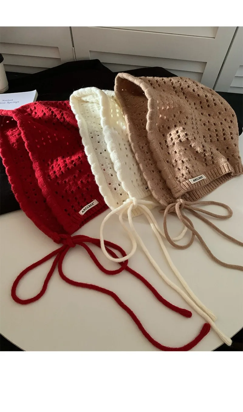 Nischen-Balaclava-Mütze in Unifarben mit Hohlstickerei, Damen-Herbst- und Wintermütze, Koreanischer Stil, Warmer Ohrenschutz, Bomber-Mütze mit Riemen – Detail 8