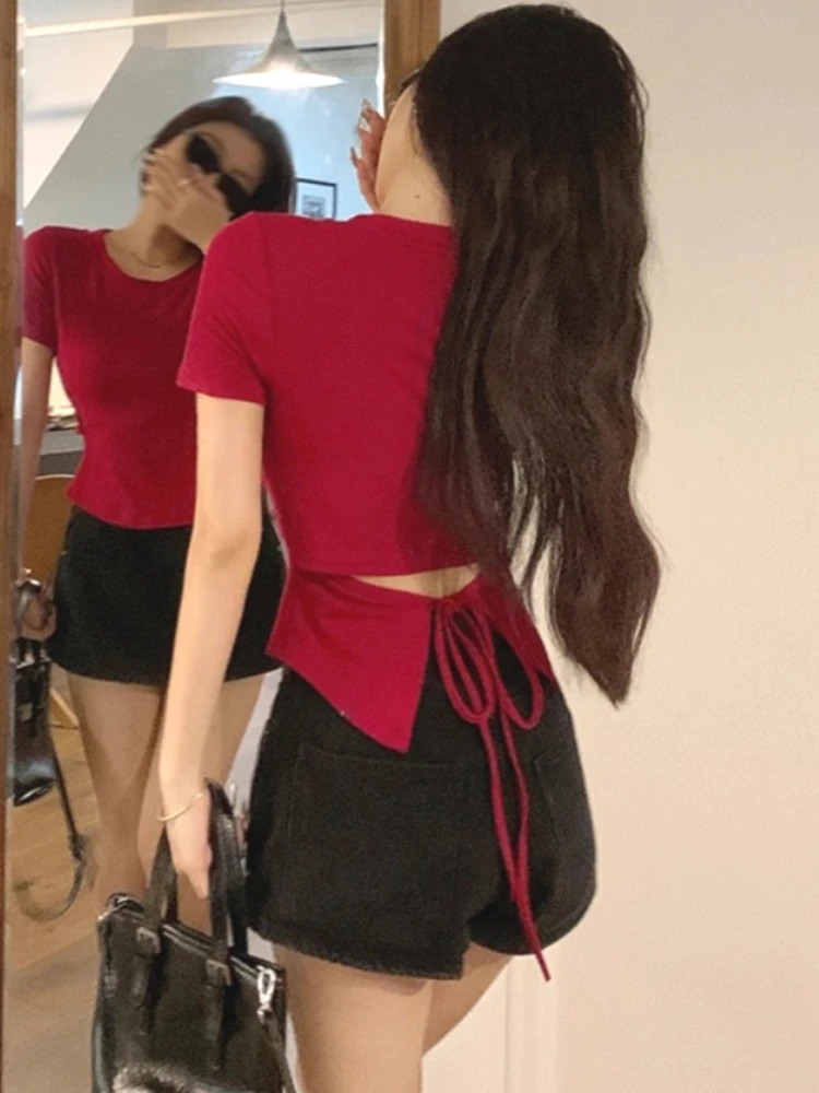 Diseño Sexy de talla grande, correa trasera, manga corta, camiseta de moda de alta gama de verano, Top corto ajustado, playa dulce para mujeres jóvenes