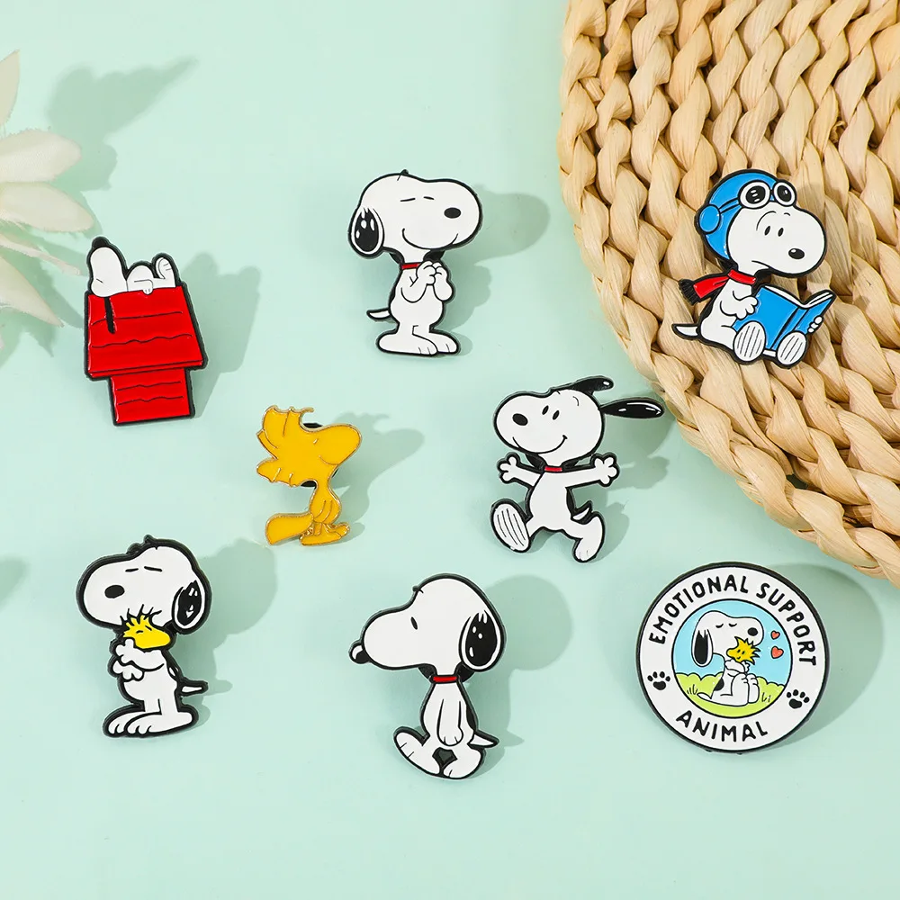 Snoopy Woodstock Cartoon Emaille-Broschen, klassische Hunde-Anime-Anstecknadeln, DIY-Rucksack- und Kleidungsdekoration, Geschenk für Fans – Detail 1
