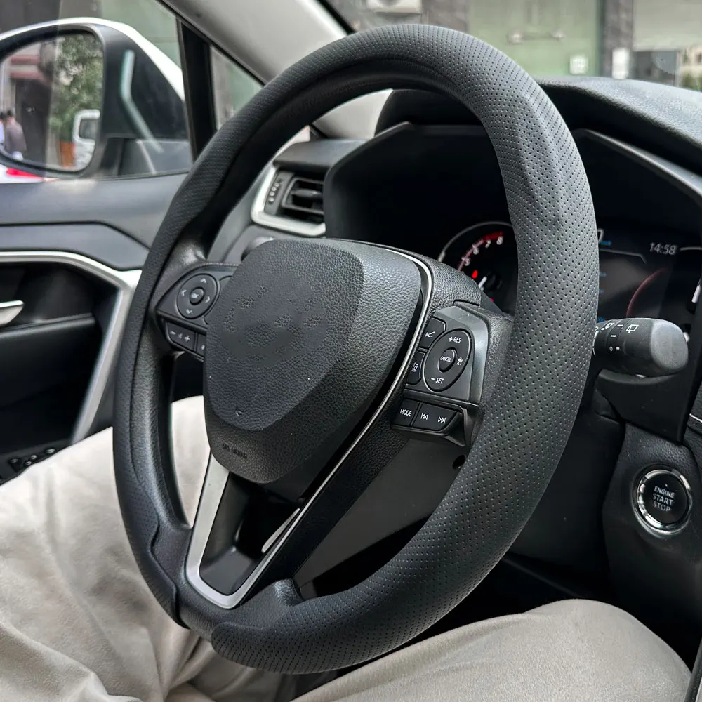 حجم التوجيه 36-38 سنتيمتر العالمي عدم الانزلاق جولة تنفس الجلود عجلة توجيه سيارة غطاء حامي مناسبة اكسسوارات السيارات