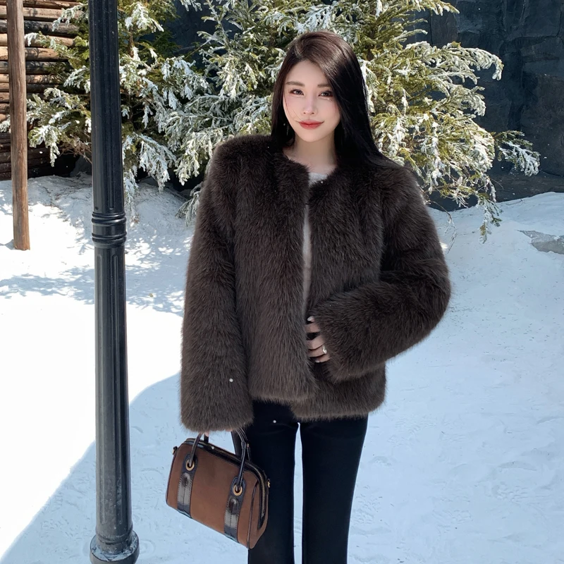 エコフレンドリーなファーコート、若い女性向けの高級トカールファー、スリムフィットのロングスリーブ、ポリエステル製、モダンなスタイル