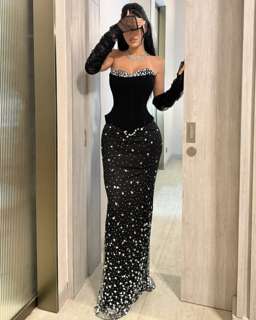 

Индивидуальные замысловатые модные трикотажные изделия со стразами и бисером, длинные платья без бретелек, платья на заказ, элегантные подходящие платья