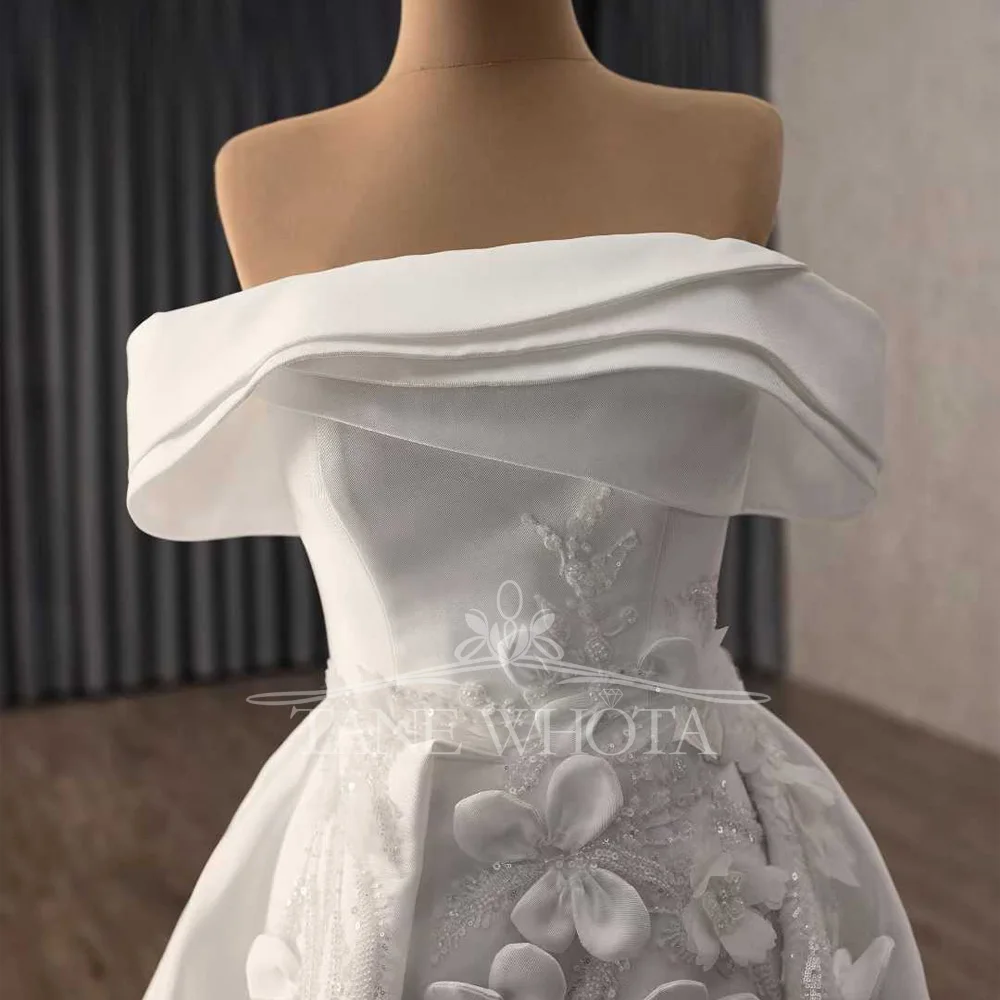 فستان زفاف Robes De Mariage 2025 بدون حمالات مكشوف الكتفين مع أربطة من الخلف ومزين بالترتر على طراز غمد