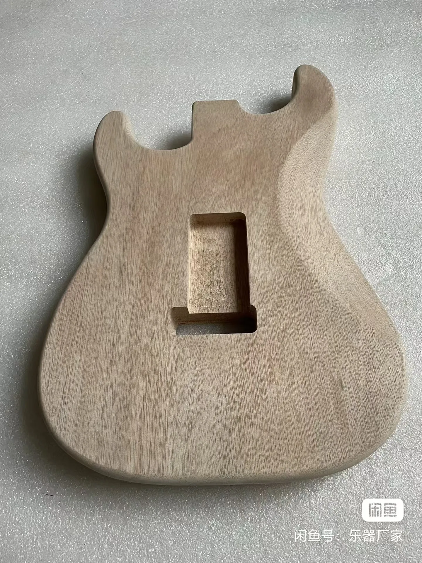 One piece of mahogany water corrugated maple veneer, SSH electric guitar body