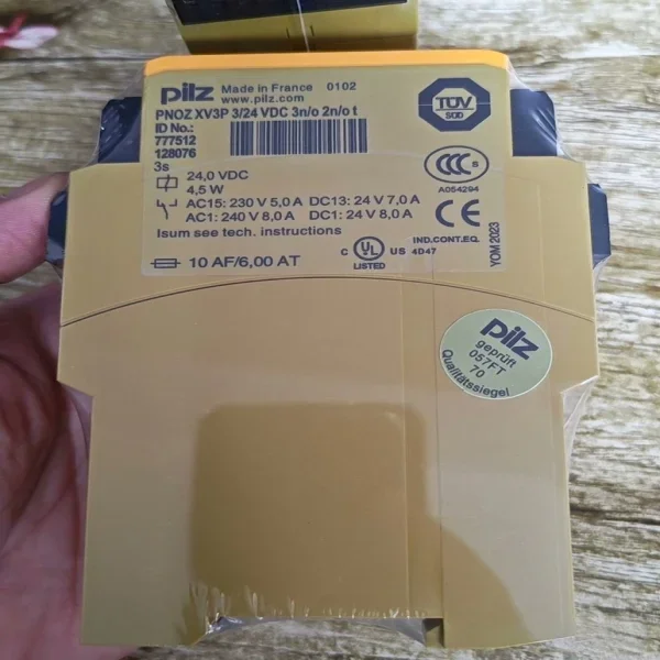 1pc Xv3p 3/24 Vdc 3n/o 2n/o T Safety Relay 777512 Fedex or Dhl Ups Brand New Original Spot Plc